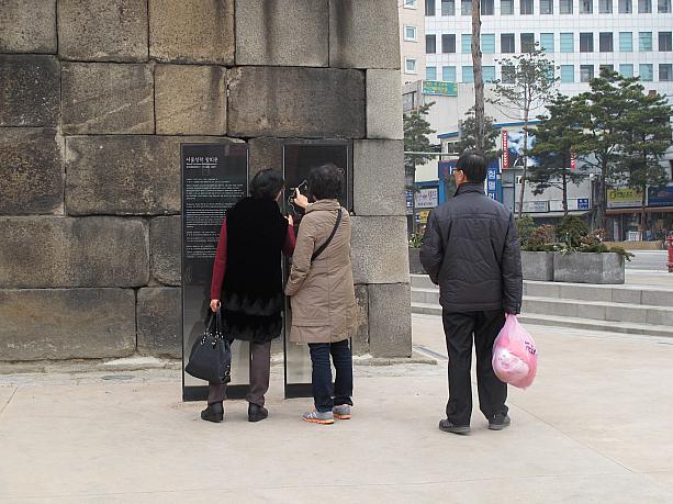 光熙門はソウル城郭四小門の内の一つで１３９６年に建てられました。みなさん光熙門の情報に興味津々。