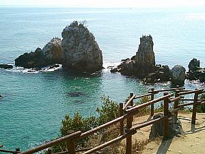 チョッテバウイ(燭台岩)周辺の遊歩道から見た海の景色