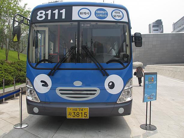 ウィンクしてる！かわいい～ソウル市のバスがみんなこれになったらなあ。