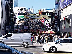 靖国通りから新宿歌舞伎町をのぞむ・・じゃなかった、釜山はPIFF広場です～
