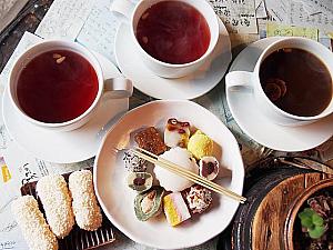 五味子茶とデヂュ茶、そしてマユミおすすめトックの盛り合わせ（モドゥムトック）