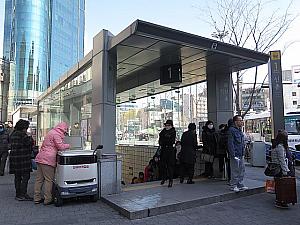 地下鉄２号線シンチョン（新村）駅１番出口