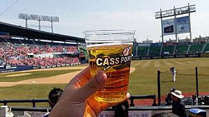 球場で飲むビールは旨い