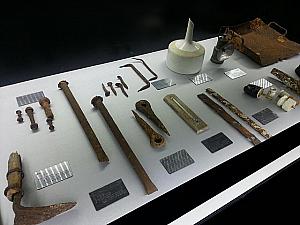 近代歴史館では採掘された鉱石、当時の道具類、鉱山のジオラマを展示