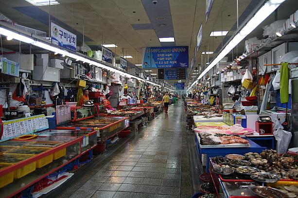 釜山最大の海産物の市場、チャガルチ市場！