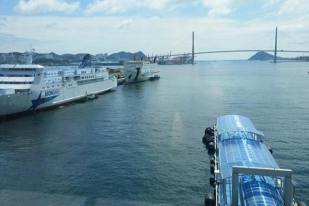 釜山と日本を行き来する船を見学できるテラス席も前と同じくあります！