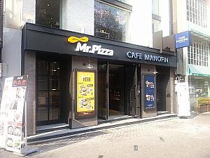 ・ミスターピザが半分、 駅中や駅前など主要駅にある「CAFÉ MANOFIN」に。
