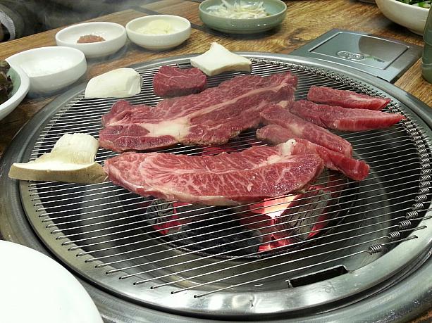 とっても柔らかい韓国の牛肉！焦げ付きにくい細い網がおいしさの秘訣です！