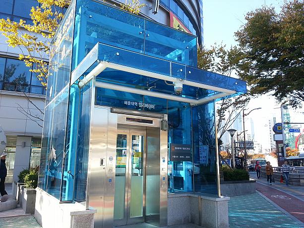 新しい地下鉄のエレベーターが海側の５番出口。アクセスがより便利になりました！