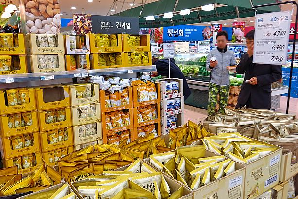 なんとナッツ類までハニー味！ハニーバター味のアーモンドは、日本からの観光客にもすでに人気商品とか。