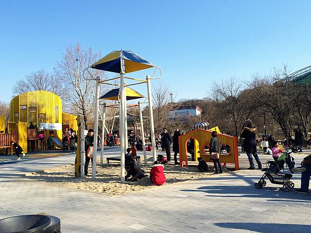 遊具のある公園もリニューアルして新しい大型遊具などが設置され、より楽しい遊び場に！