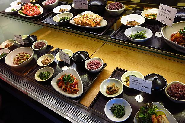 家庭的な韓国料理がいただけるお店も。そのほか、韓国式中華料理やサルグクス（韓国式ベトナムフォー）、お寿司屋さん、インドカレー屋さんなどなど、メニューの選択肢はいろいろ！
