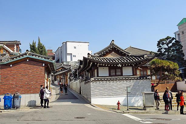 韓国の伝統家屋、韓屋（ハノク）がたくさん保存された北村は観光客にも人気のスポット。