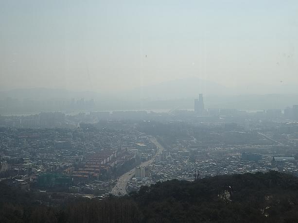 ソウルの景色がよく見えます。今日もちょっと霞んでいるような。