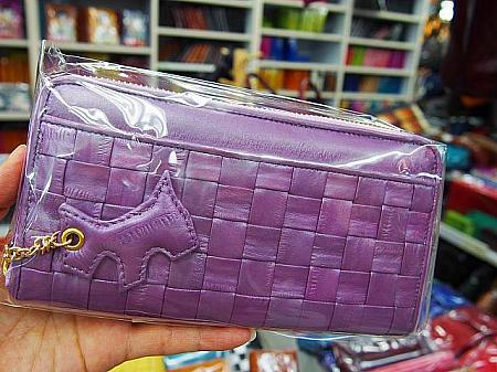 このお財布かわいすぎる～。パールがかった薄紫色がツボ！