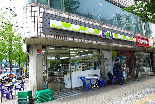 日本と同様、韓国でも街のあちこちにあるコンビニ。こちらCUはもともと日本でもおなじみファミリーマートだったのが、数年前に名前が変わってすっかり定着。
