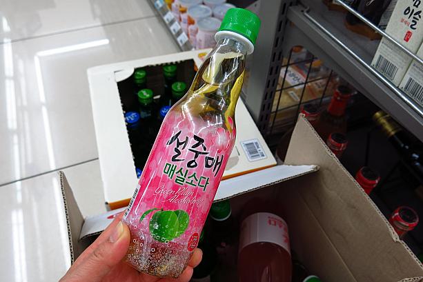 こちらは梅酒「ソルチュンメ」の炭酸入り。韓国版の梅酒ソーダ？アルコール度数4.5パーセントと焼酎に比べて控えめ。