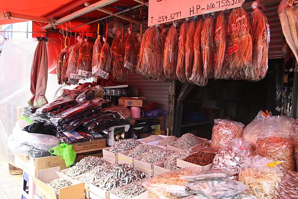 チャガルチ市場のすぐお隣には、釜山最大の乾物市場があり～！