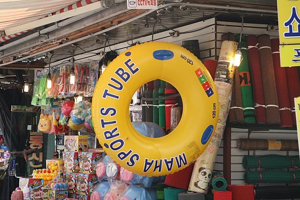 浮き輪も？！旅行中に日傘や日よけの帽子、そして浮き輪が必要になったら、南大門市場へＧＯ！