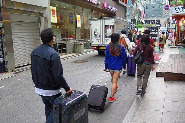 観光客も多く訪れるソウル中心部の繁華街、明洞（ミョンドン）。
