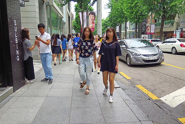 マムジーンズは韓国でも流行りつつあるよう。マリンっぽいのも去年から引き続き人気。