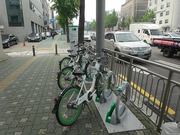 この自転車がスタンド、どんどん増えています。こちらの自転車スタンドも今日オープン！皆さんも見かけたら、乗ってみてくださいね。あらたなソウルが見えてくるかも？