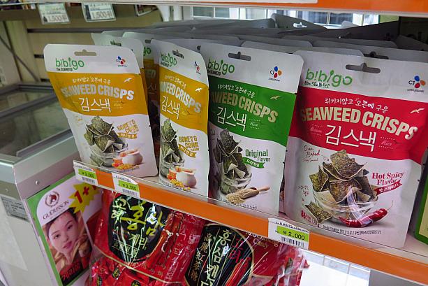 モダン＆ヘルシーなイメージの韓国料理レストランブランド、CJのbibigoからはキムスネッ＝海苔スナックが。ハニーコーン味や辛い味もあって、韓国らしいお土産にぴったり！