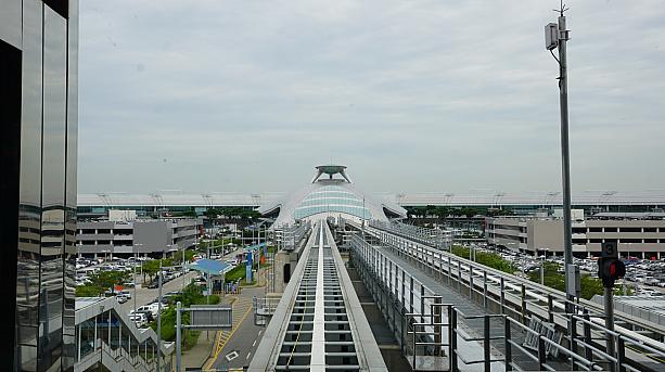仁川国際空港から磁気浮上鉄道に乗り海がすぐ近くにある龍遊（ヨンユ）駅まで12分。空港からほんの少し足をのばして海を楽しみましょう！写真は仁川空港駅～