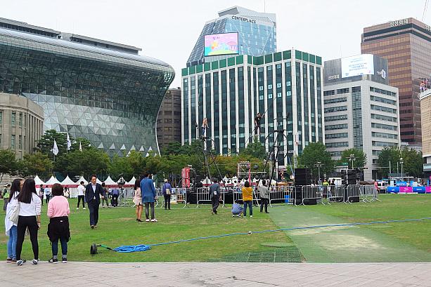 こちら市庁前のソウル広場も会場の一つ！