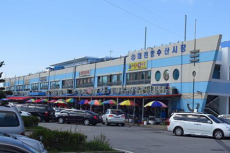 大川港水産市場の建物