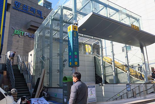 こちらはソウルの東のほうに位置する往十里（ワンシムニ）駅。おなじみ東大門市場からは地下鉄２号線で３駅ほどのところです。