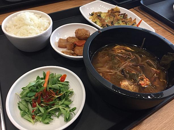 大学の学食でランチはいかがですか？安くておいしい韓国の家庭料理が味わえますよ！