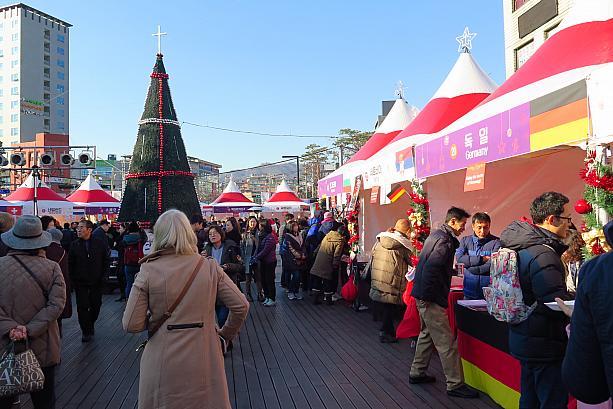 開催日は２日間のみで会場もそんなに広くないけれど、ソウルで毎年開かれるクリスマスマーケットの中ではかなり盛り上がるこちら。今年はソウル広場のほうのクリスマスマーケットは開かれるかな（デモのため開かれないかも＞＜）？？またクリスマスマーケット開催の情報を見かけたらいち早くお伝えしますね！