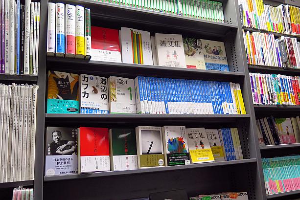 日本語書籍売り場はそんなに大きくないけれど、目を引くのは村上春樹のコーナー。韓国で最も人気のある日本人作家と言えるかも。でもやっぱり新作はまだ？