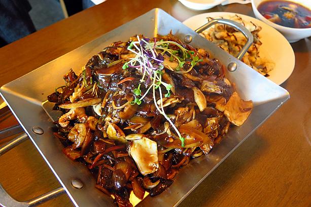 海鮮鉄板炒めチャジャン＋ミニタンスユク（2人セットで25,000ウォン）＠ソウルの森横の中華レストランwei