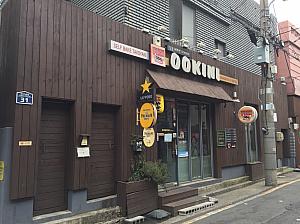 日本の居酒屋。夜に訪れてみてはいかがですか？