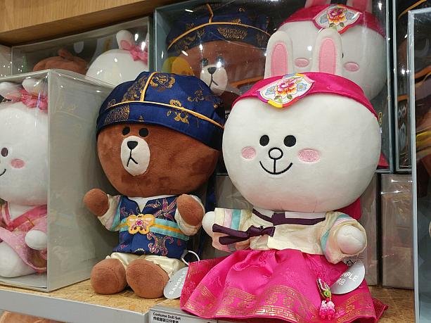 韓国らしいお土産には、韓服を着ているキャラクターの人形もいいかもー！