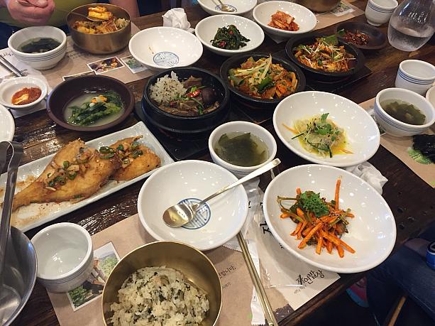 韓定食が手軽にいただける、パッサン！テーブルいっぱいに並ぶ韓国料理はチャヨンパッサンならでは！