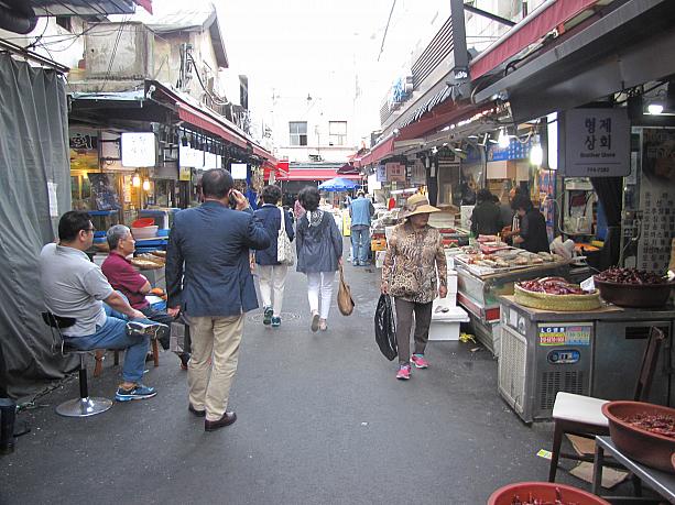 ここは、南大門市場でも海産物のお店が集まるところ。