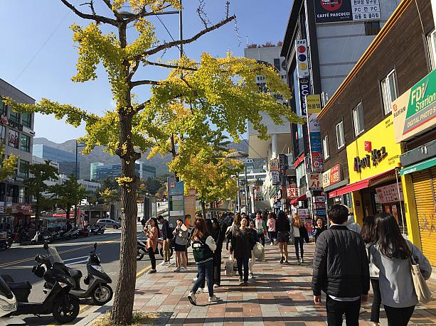 日差しが暖かい今日の釜山。小腹が空いたら露店で食べ歩きはいかがですか～？