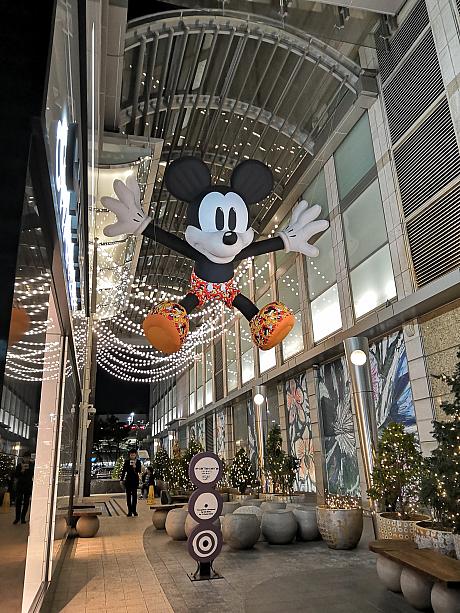 ロッテ百貨店とAVENUEL(アヴェニュエル)の間の通路にもミッキーマウスが！
