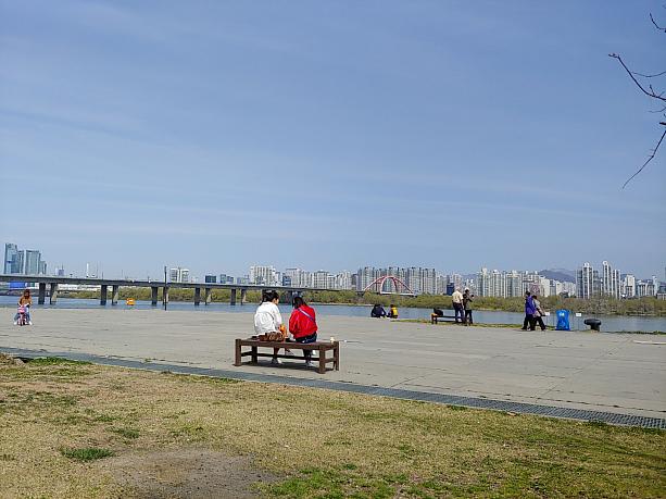 漢江と桜の景色がの楽しめる春がソウルへも到来！