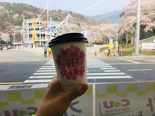 カフェのカップにも桜のデザイン～