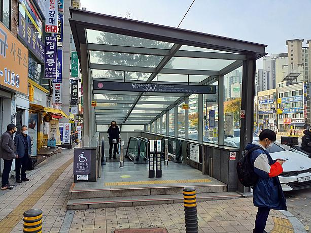 地下鉄８号線 南漢山城入口を出たら、進行方向に向かって、とにかく歩きます。