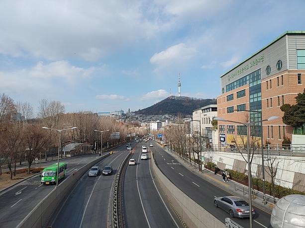 梨泰院クラスの撮影地でも知られるノクサピョンの陸橋の上からの眺めは、ソウルを感じます！