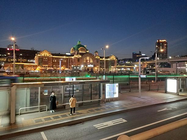 ライトアップした旧ソウル駅駅舎。