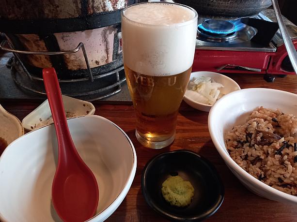 そしてそして、ここは日本のエビス生ビールがあったので思わず注文！一杯１万ウォン？！！高いっ！ご飯も白いご飯じゃなくて、五目御飯。