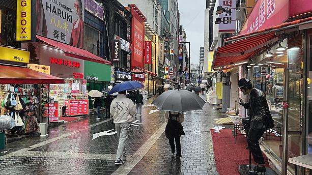 本日は気温10℃で雨模様のソウル。先週から日中は16℃まで上がる日もあったり、冬支度をしたのにこの時期にしては何だか寒くない日が続いています。