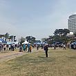 週末はソウル中心部の桜スポット、南山へ~。午前中から人がたたくさん！<br>イベントもやっていますネ~＾＾