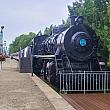 蒸気機関車が展示されています。